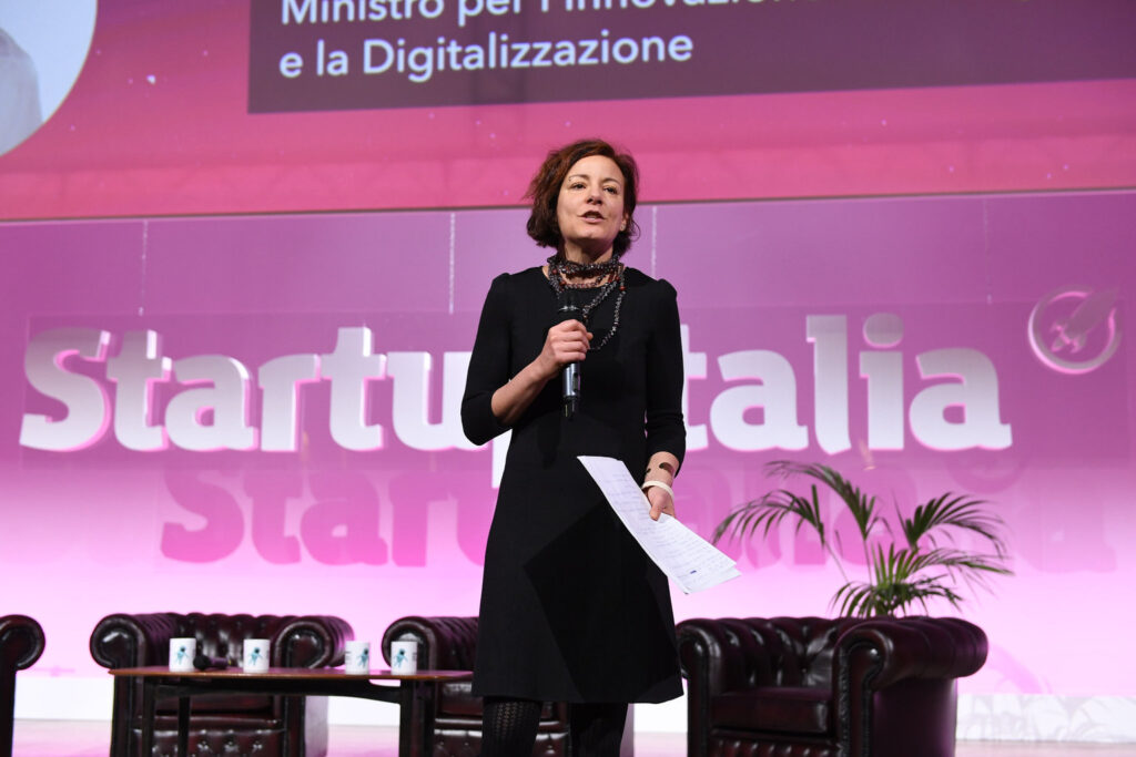 Innova per l’Italia: il Governo chiede aiuto a startup, PMI, università e aziende contro il Coronavirus 015 Paola Pisano MAX 3237 1