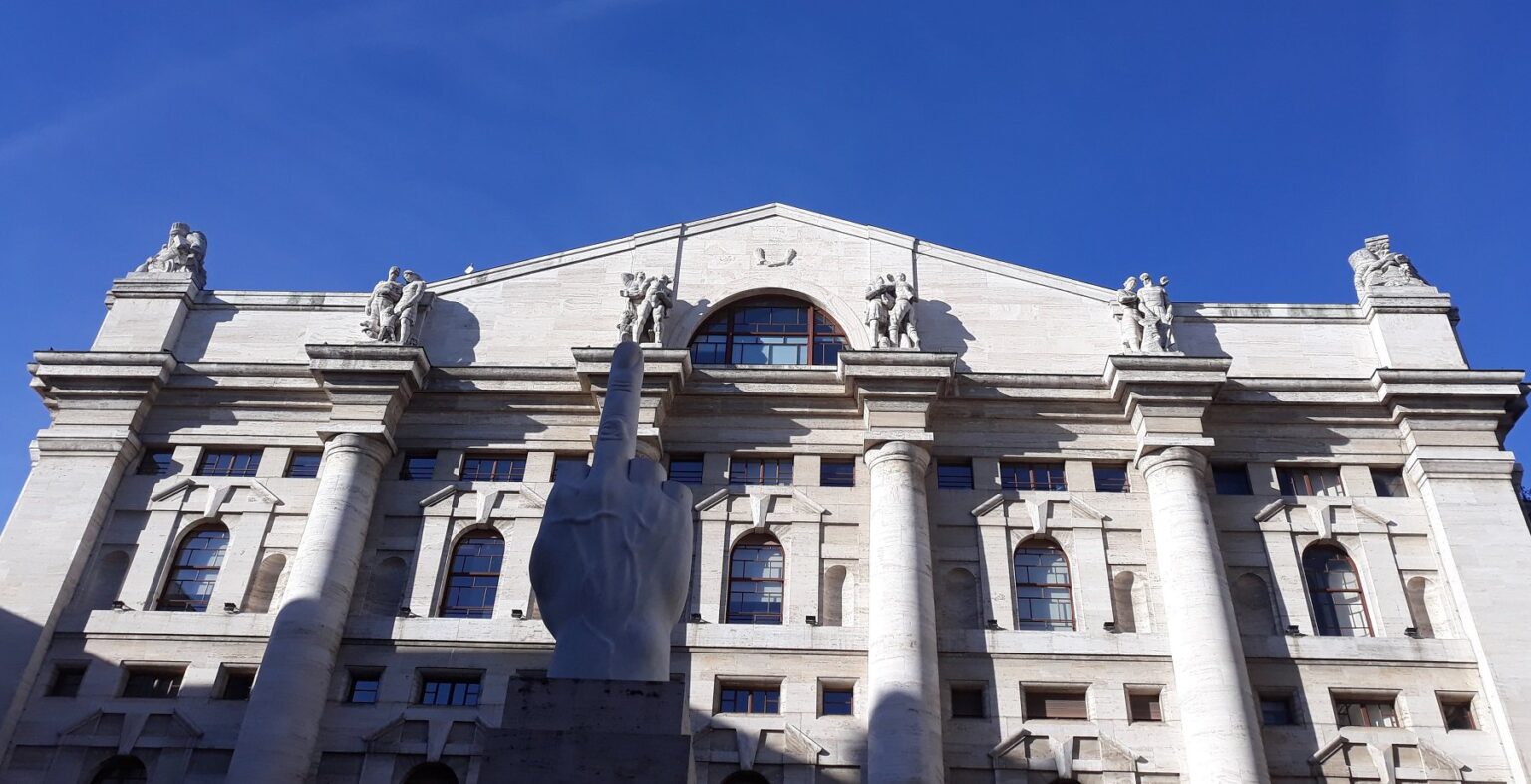Piazza Affari, venerdì da dimenticare. Crollano le Borse per il Coronavirus BORSA PIAZZA AFFARI 2