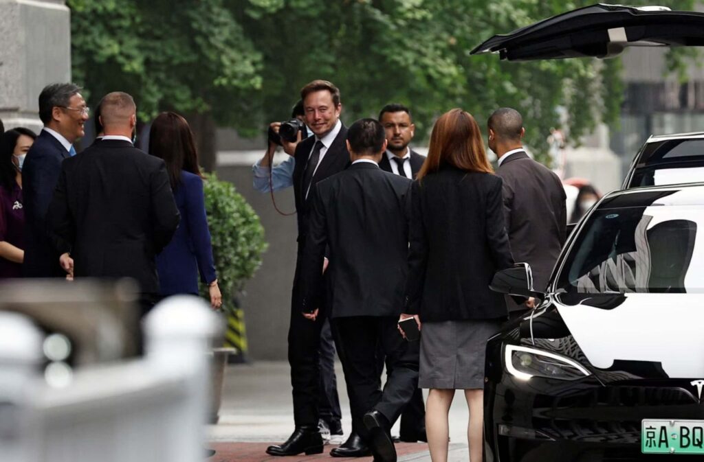 Elon Musk è in Cina e non twitta da due giorni. Le due cose sono collegate? FxbpoQlWIAA 8GS scaled 1