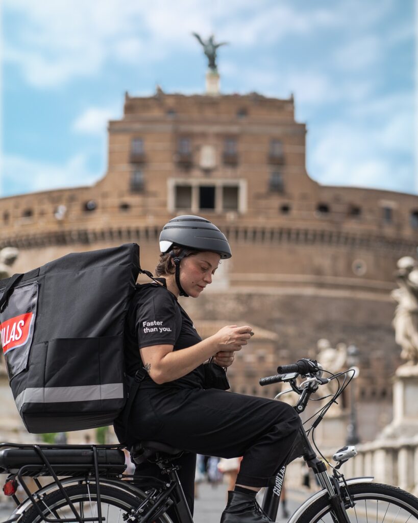 Gorillas, l’app che consegna la spesa in 10 minuti arriva a Roma Gorillas Roma