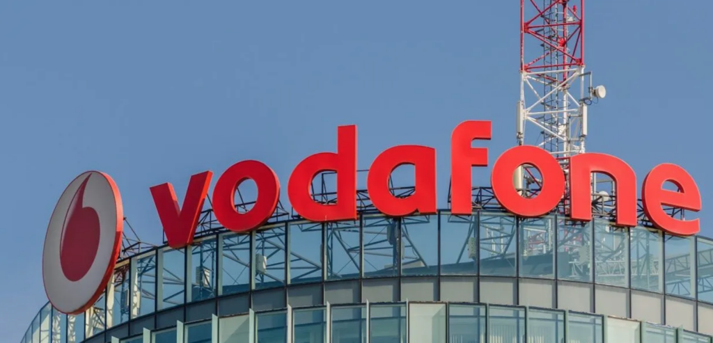 Vodafone annuncia 11mila licenziamenti: in 3 anni taglierà il 10% dei dipendenti Schermata 2023 05 16 alle 09.46.31