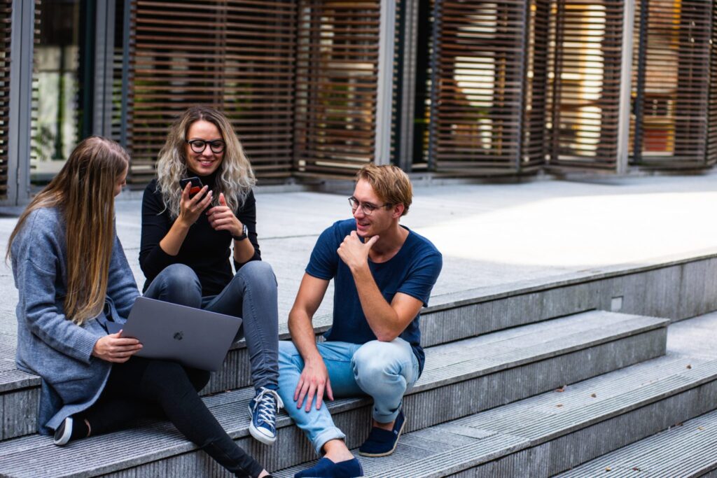 La Doppia Laurea è legge. Ecco cosa cambia per gli studenti pexels buro millennial 1438072 scaled 1