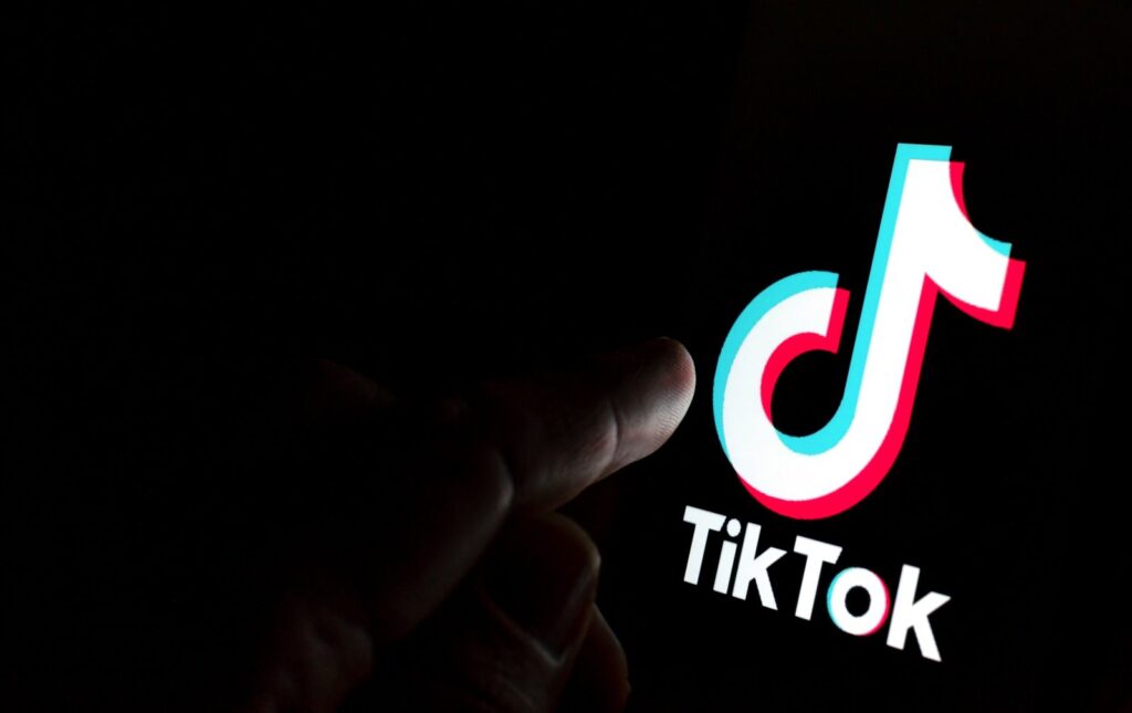 TikTok, da domenica il social sarà inaccessibile negli USA? Cosa può fare Trump sul ban dell’app